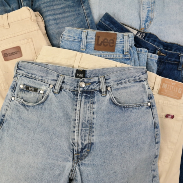 Jeans verschiedener Marken und Farben